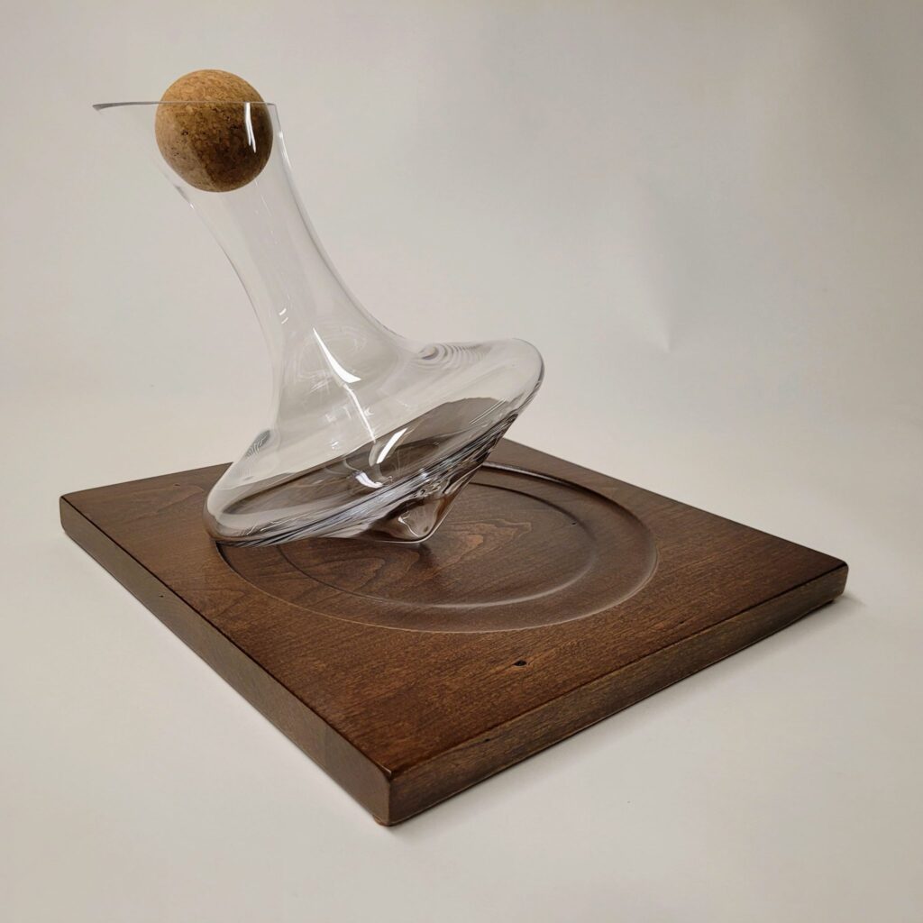 WINE DECANTER ON WALNUT BOARD Fraser Wood Elements