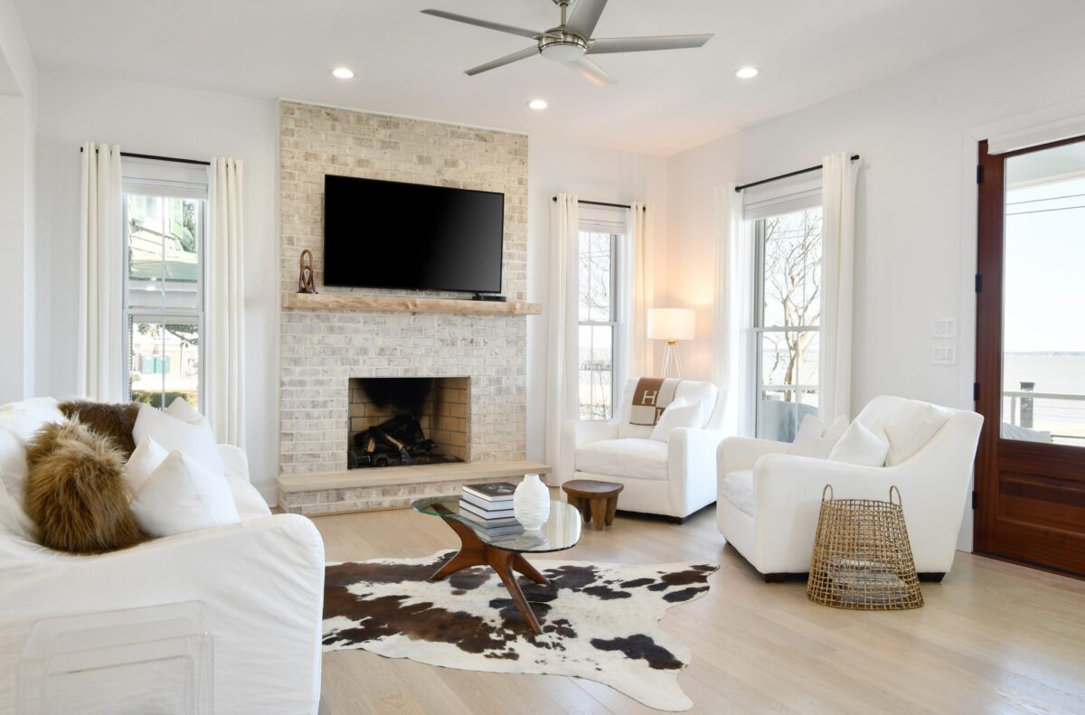 A living room scene featuring a custom mantel shelf similar to something you could make at Fraser Wood Elements in Fredericksburg, VA.